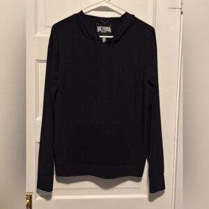 Victoria Sport Women's Essential Black long sleeve tee Hoodie